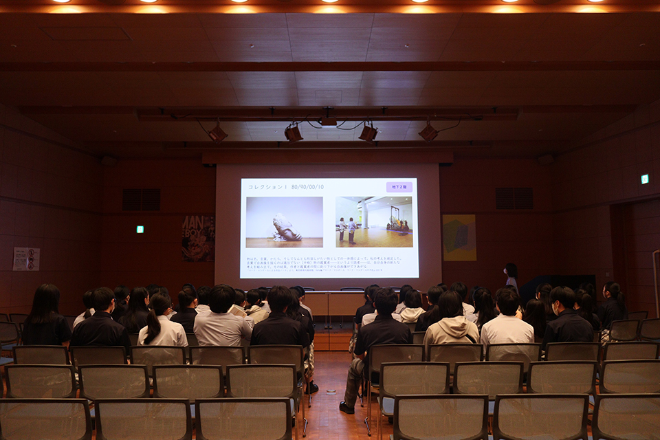 大阪夕陽丘学園高等学校 講堂でのオリエンテーション
